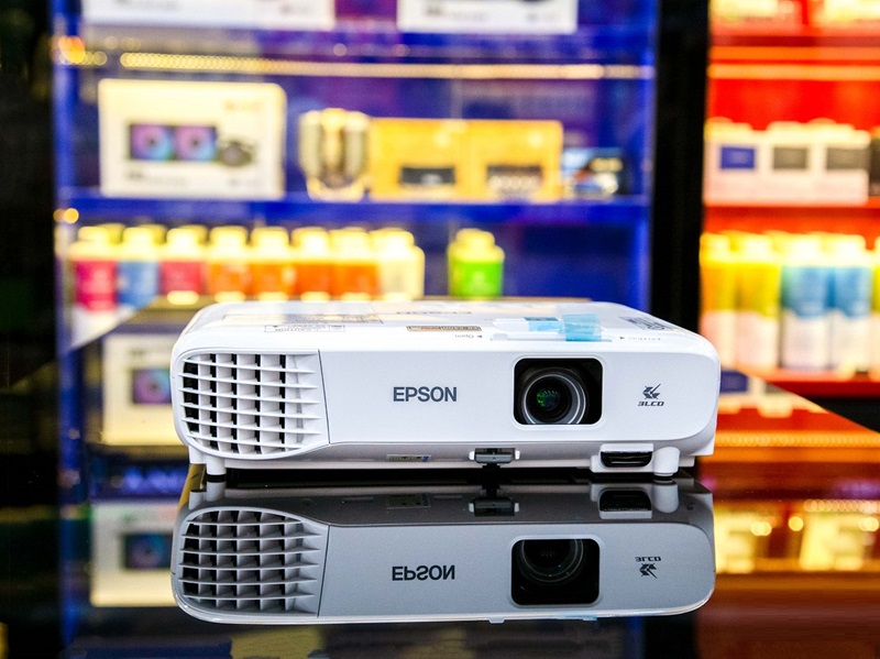 Có nên mua máy chiếu Epson EB-X400 hay không?