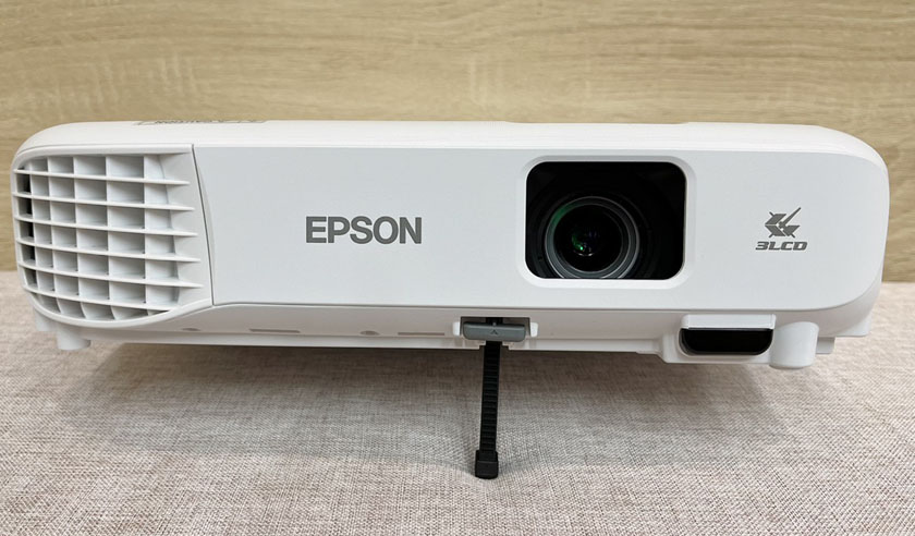 Máy chiếu Epson EB-E01có thiết kế nhỏ gọn 