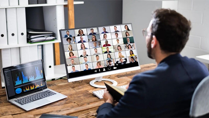 Phiên dịch trực tiếp với nhiều ngôn ngữ khác nhau