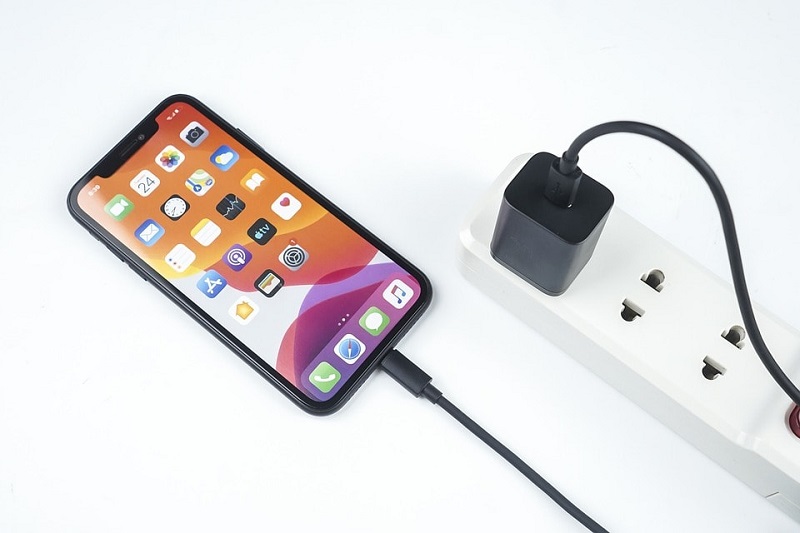 Nguy cơ sử dụng sạc Samsung cho iphone sẽ không ổn định, chậm và nóng máy